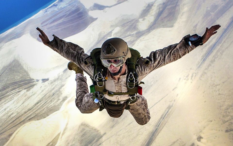 Guard_Dogs's tweet photo. We are concerned with the gear that actually performs &amp; protects. 🥽 Gear for the real world! 🎮
Our #tactical Evader 2 offers:
- Fogstopping lens coating
- Indestructo frame
- Impact resistant polycarbonate lenses &amp; more
Shop link in bio!📍 #evader2 #sportsgoggles #militarygrade https://t.co/iJDuxYssL1