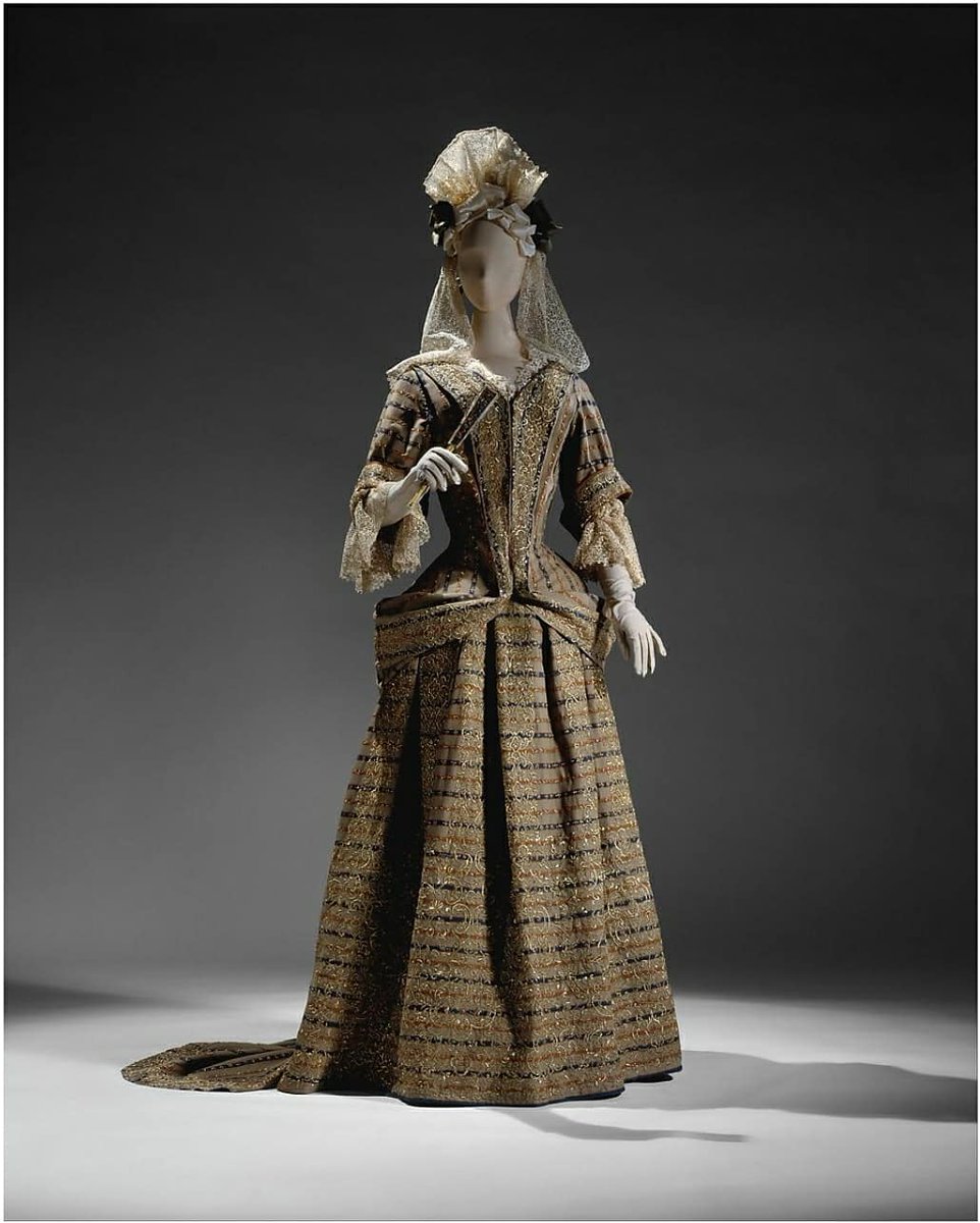 1600s Gowns Fashion Dresses 1600s-gowns-fashion-dresses