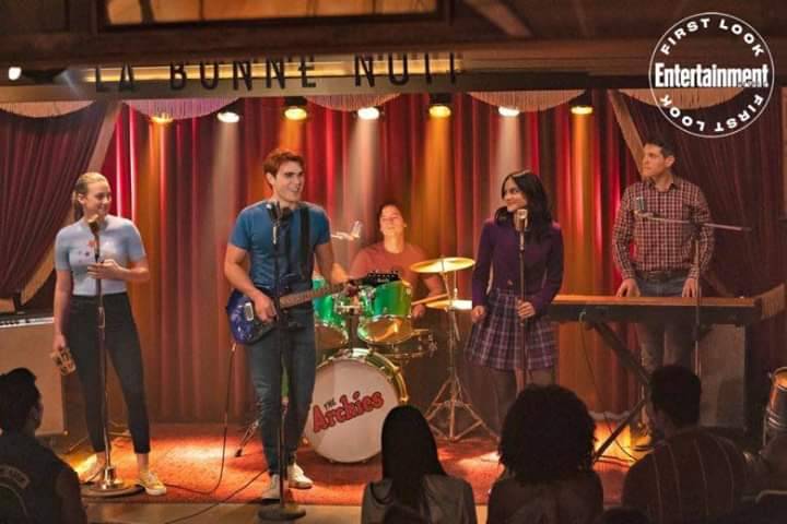 Outstandingmx's tweet photo. Imágenes del episodio musical de ‘Riverdale’.
#Imágenes #Episodio #Musical #Riverdel https://t.co/8lH6F8vR6v