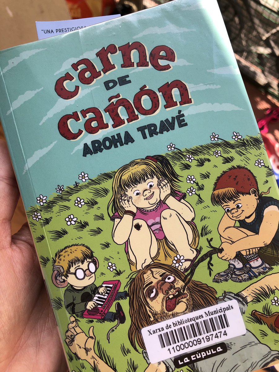 maryloislane's tweet photo. #bibliotecàriesconfitades com a bona filla del Sud-Oest del Besòs q sóc m’he engrescat llegint #carnedecañón de l’Aroha Travé i m’ha sabut a poc... Hi haurà més aventures d’aquesta canalla d’extraradi @LaCupulaComic ?
Molt divertit. https://t.co/DTQYR8JyGW