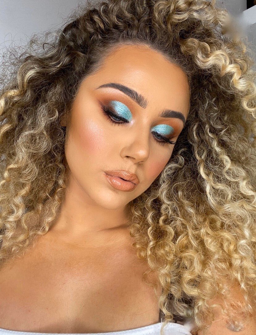 expcosmetics's tweet photo. Everything about Jodie’s look is giving us 🦋🦋🦋
Shades used:
🦋TOASTED
🦋SANGRIA
🦋SIENNA
🦋Flawless 
🦋Ultramarine 
🦋Sangria
🦋Loose Glitters https://t.co/iVTmuVUrxh