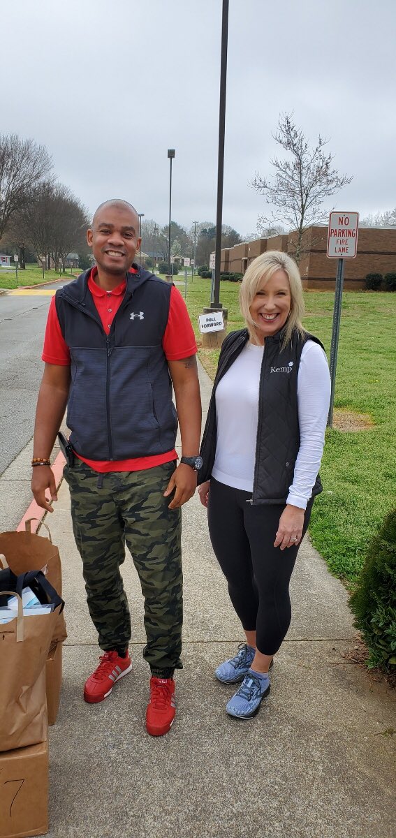 Thank you volunteers for helping me serve our families through the <a href="/lovinggoodms/">@LovinggoodMS</a> <a href="/MUSTMinistries/">MUST Ministries</a> Food Pantry. Couldn’t have done it with out you‼️‼️‼️ <a href="/LvngoodPrncipal/">Derrick Bailey</a> <a href="/Kempcougars/">KempES</a> <a href="/HillGroveHS/">HILLGROVE HIGH</a> <a href="/OfficialHillgr1/">Hillgrove HS Official</a> <a href="/CobbSchools/">Cobb County Schools</a> #wearebettertogether