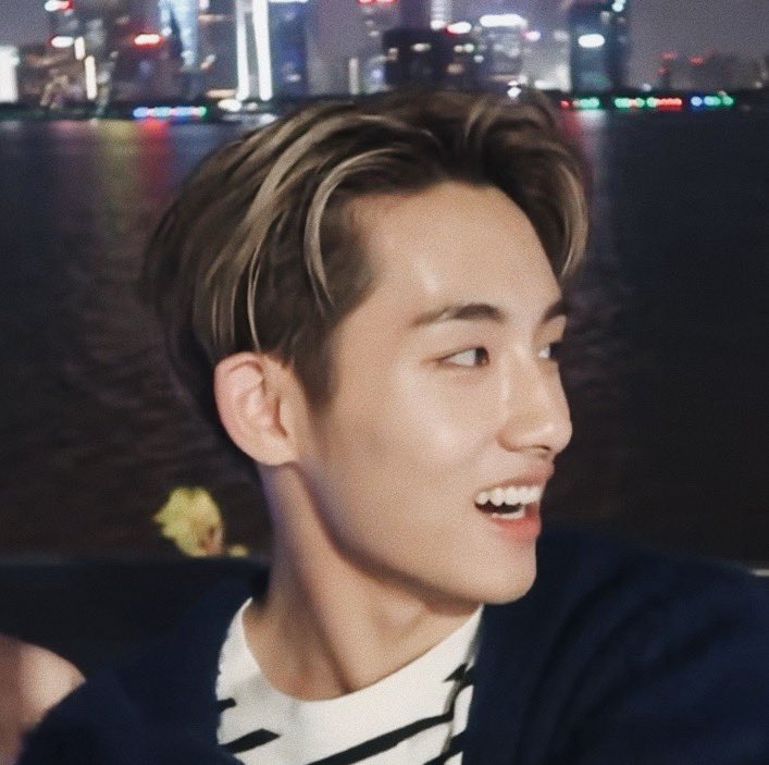 ต่งหล่อมาก tweet media