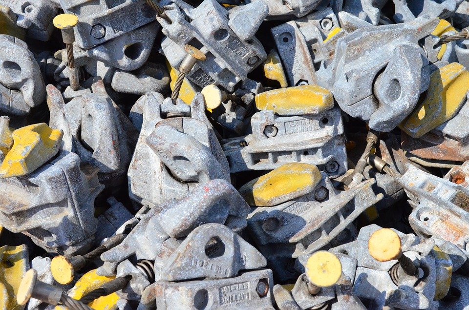 maritimafrica's tweet photo. A la loupe : Le Twist-lock
#maritimafrica #FAT #grues #KeithTantlinger #maritimeindustry #shipping  #transportmaritime #twistlock  #verroutournant  #conteneur #container 

https://t.co/NWp1BDQ6NG https://t.co/sGuTu0ZoTv