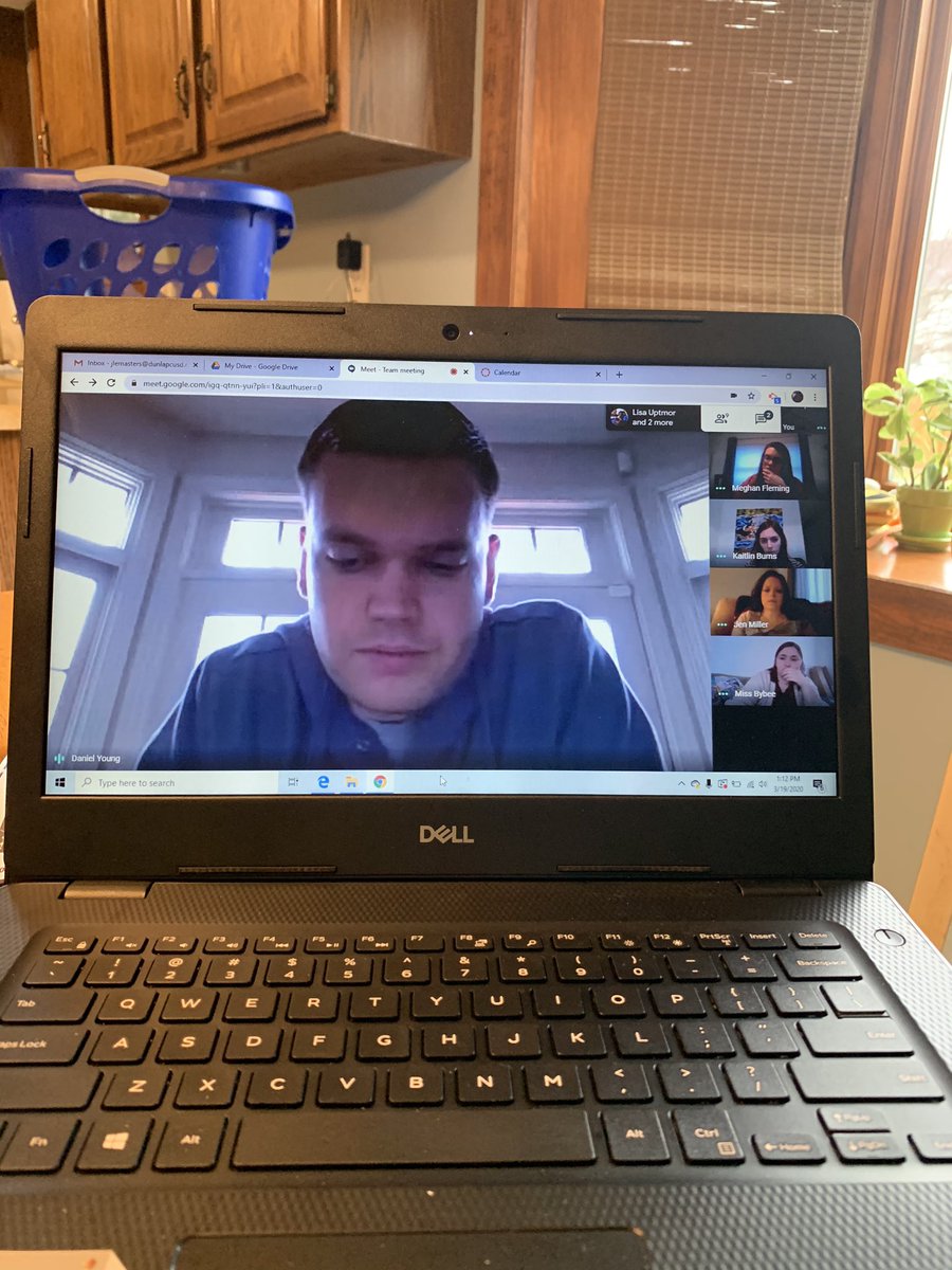 julielemasters's tweet photo. Team meeting! #dvmscelebrates #6thgradedvms #323learns https://t.co/mDDvEGfaKA