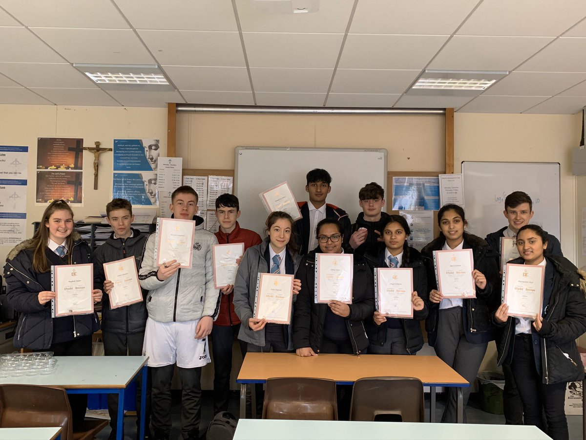 Huge congratulations to these @Bishop_Vaughan year 11s who received their Bronze DofE Awards today. Something to celebrate amongst all the doom and gloom #dofe #bronzeaward