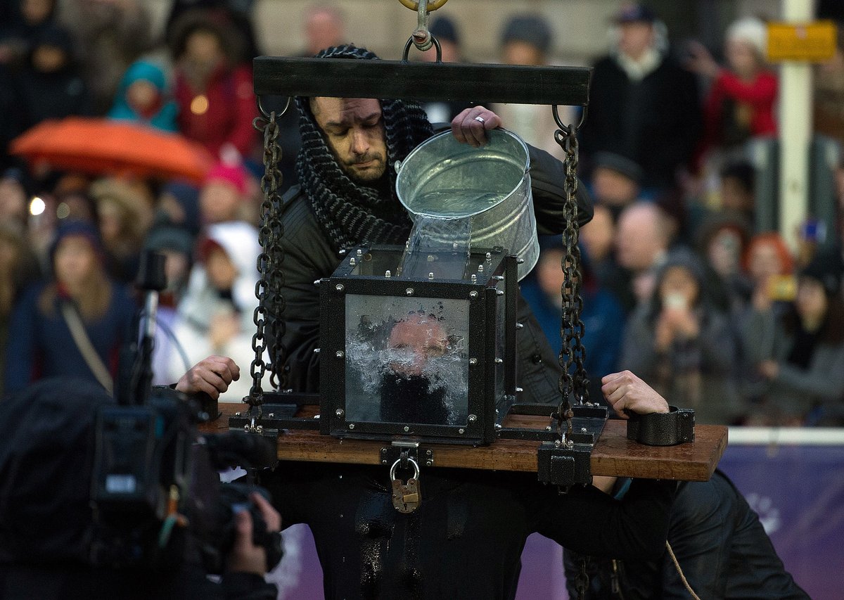 #ThrowbackThursday 

Who else saw the amazing <a href="/DarcyOake/">Darcy Oake</a> perform his death defying escape in 2016? 

#lnydp #london #ThursdayMotivation #lovelondon #Houdini #Escape #stunt #magicescape