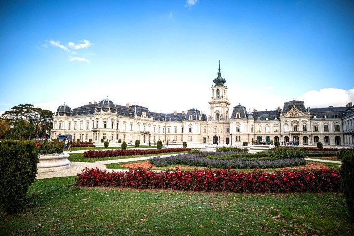 VineyardKapolna's tweet photo. #HungaryGuide: The Festetics Palace in Keszthely is the most visited historical palace in the country 🇭🇺
➡️ #Hungary #WhatToSeeHUN #WhereToGoHUN #HistoryHUN #VisitHUN #castles #castlesHUN #palace #FesteticsPalace #Keszthely
Read more
https://t.co/qjtvE1Olvy
Picture https://t.co/c0rY6esuAw