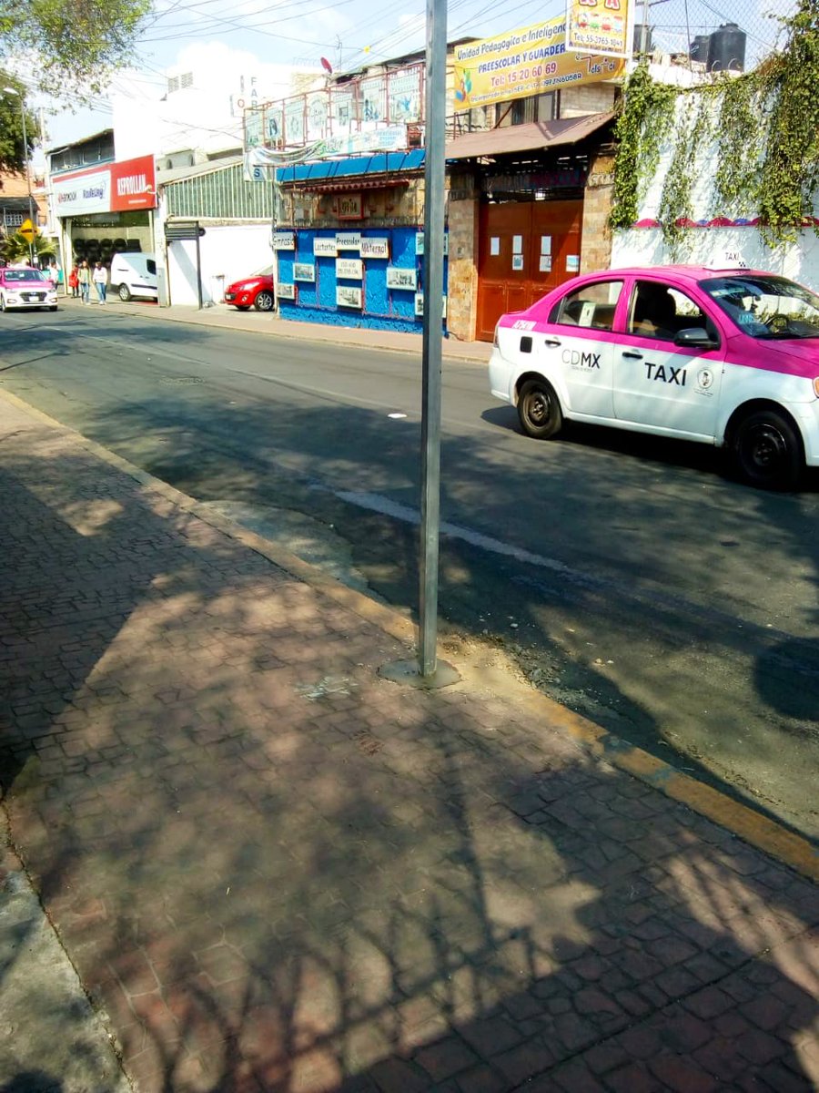 alexism_21's tweet photo. @Paty_OrtizC @CesacContreras Solicitamos la remoción de letrero de parada de  autobus, ubicado en Av. San jeronimo 1953, Col el Toro.
Ya que el letrero estorba la entrada de condominio y por seguridad de estudiantes la parada debe de ser en esquina. https://t.co/R0FdvZMzrH