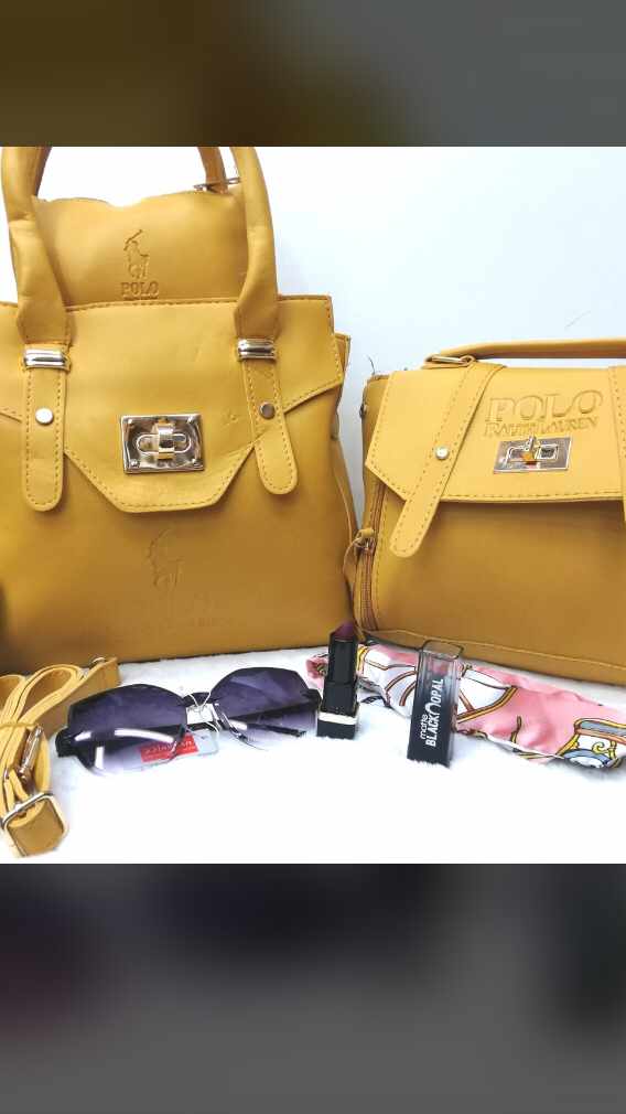 i_ambotshelo's tweet photo. Hey guys, my sister is in the business of selling bags and the demand is high so please get yourself one before stock runs out. Your support is highly appreciated
#TradePlus500 https://t.co/lNJxI9fadl