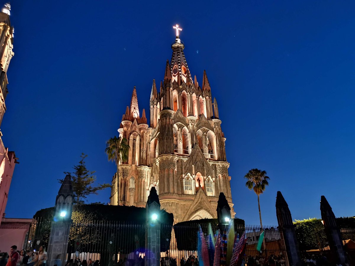 DiVilleda's tweet photo. San Miguel de Allende.. 🌑🇲🇽
.
.
.
.
#NightMood #ModoNoche #Night #HuaweiMate20Pro #SanMiguelDeAllende #Guanajuato #HuaweiMate20 #HuaweiMX #Huawei #WideAngle #Photography https://t.co/hNyqZSUbbv