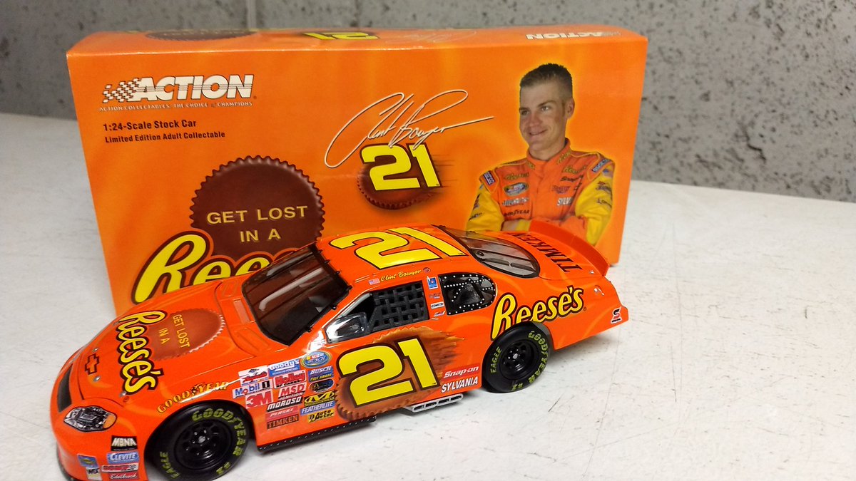 DavidMi60009213's tweet image. Hey @ClintBowyer since it's becoming a thing. Can I get a digital autograph #digitalautograph #NASCAR