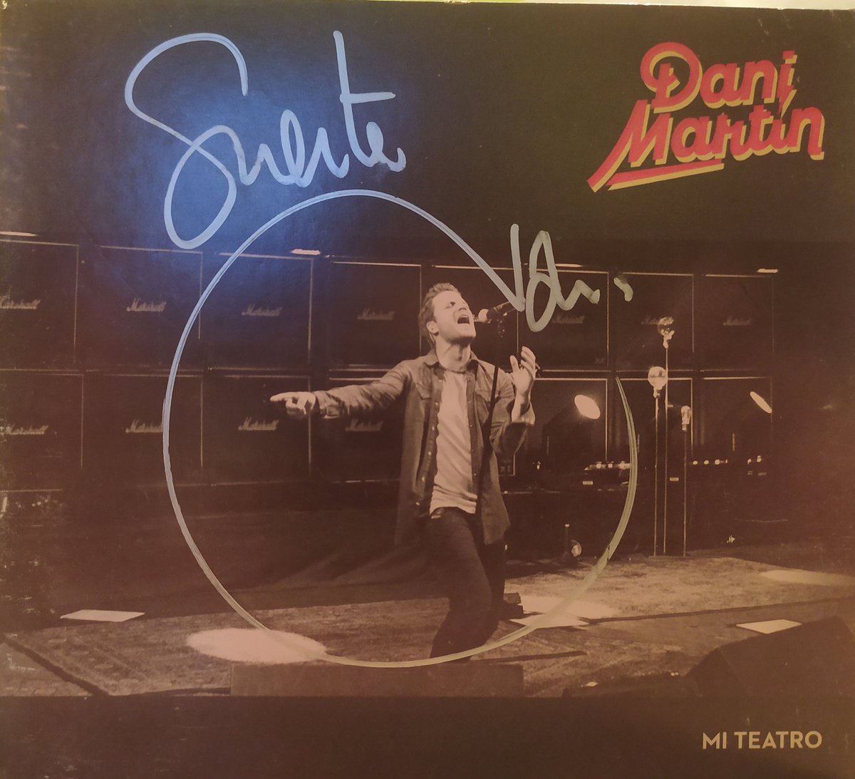 pucela_daniM's tweet photo. ¿Te gusta Dani Martín? ¿Tienes ganas de concierto? ¿Estás en casa y no sabes qué más hacer?
Sí la respuesta a todas esas preguntas es sí tenemos una idea para ti.
Coge tu CD/DVD de @_danielmartin_ #MiTeatro 😏 Lo demás se cuenta solo 😜
Yo me quedo en casa, tú también. https://t.co/wn0TLA5e9w