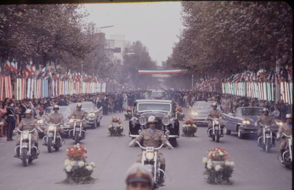 niko123niki's tweet photo. گفتم که نو بهارست
گفتا که جشنِ یارست
دلها زند جوانه 
زایش به روزگاریست

گفتم که گشت نوروز
گفتا شَوید بِه روز
یاران همه بیایند
با هم شَوید پیروز

#جاویدشاه
#سین_هشتم_سربداران https://t.co/H5MohYsFJ6