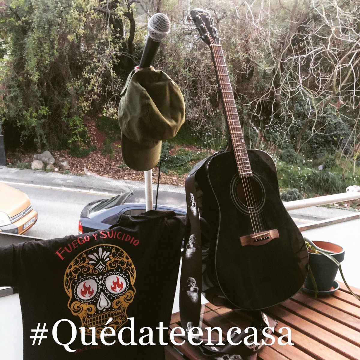 Mañana, 20 de marzo a las 19;00 2 componentes de <a href="/fysuicidio/">Fuego y Suicidio</a> que, por designio divino, son vecinos saldrán a sus balcones a amenizar la tarde al vecindario y a todo aquel que quiera unirse a la transmisión en directo a través de Instagram #quédateencasa Neighborhood Tour 2020!!