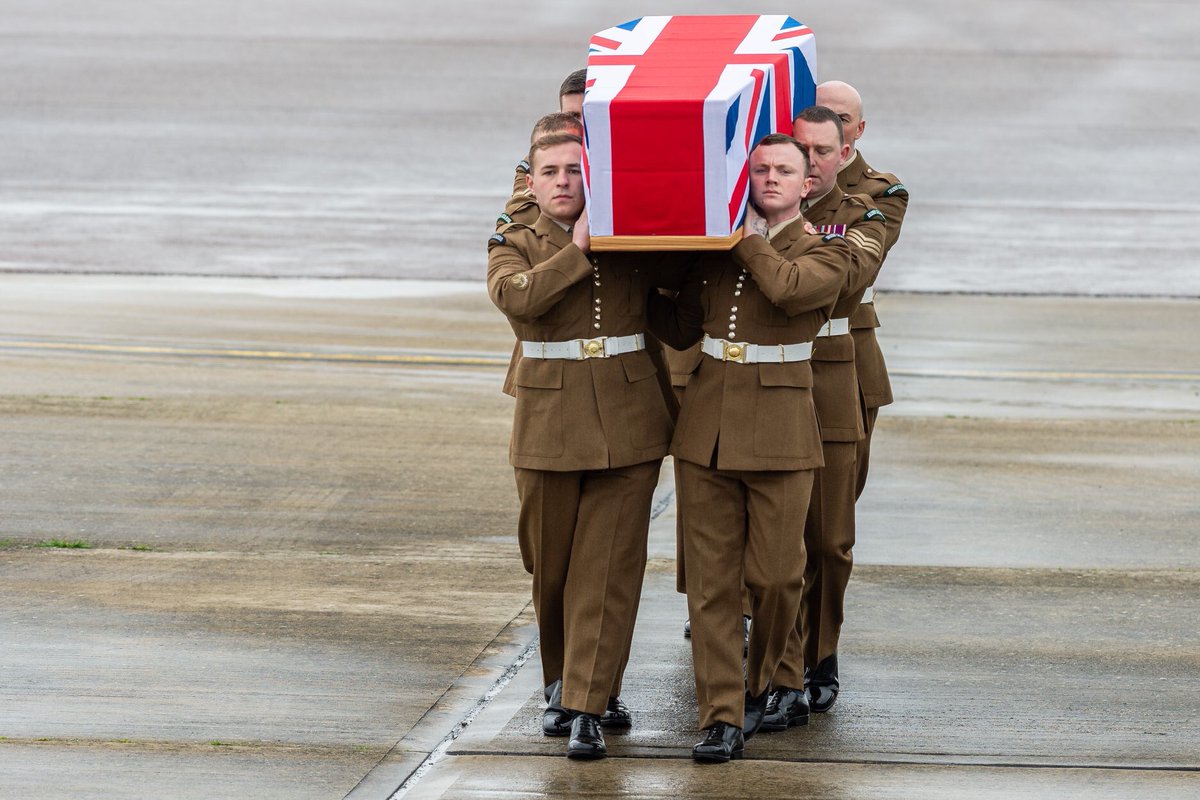 For one moment....Please put #CoronaVirus to one side and remember 

Lance Corporal Brodie Gillon

Today Brodie came home! 
We will never forget her sacrifice 🇬🇧