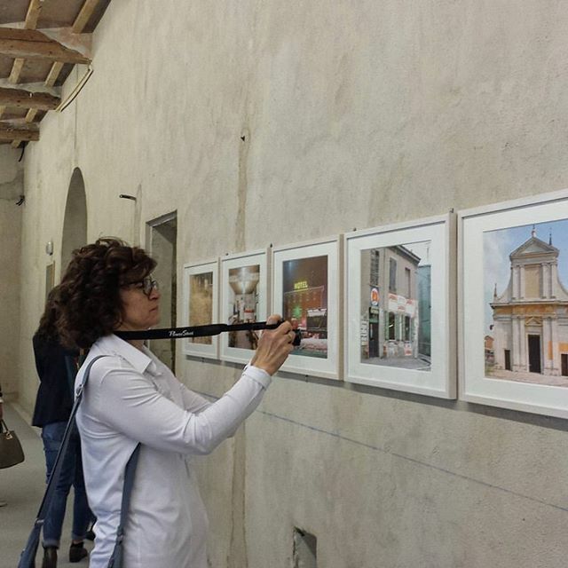da #instagram: Continua anche oggi la nostra carrellata sui grandi personaggi reggiani. Dopo un pittore, uno scrittore ed un cantante rendiamo stasera omaggio ad un’arte visiva a noi molto cara come la fotografia.
Parlare di fotografia del paesaggio nella nostra regione sign…