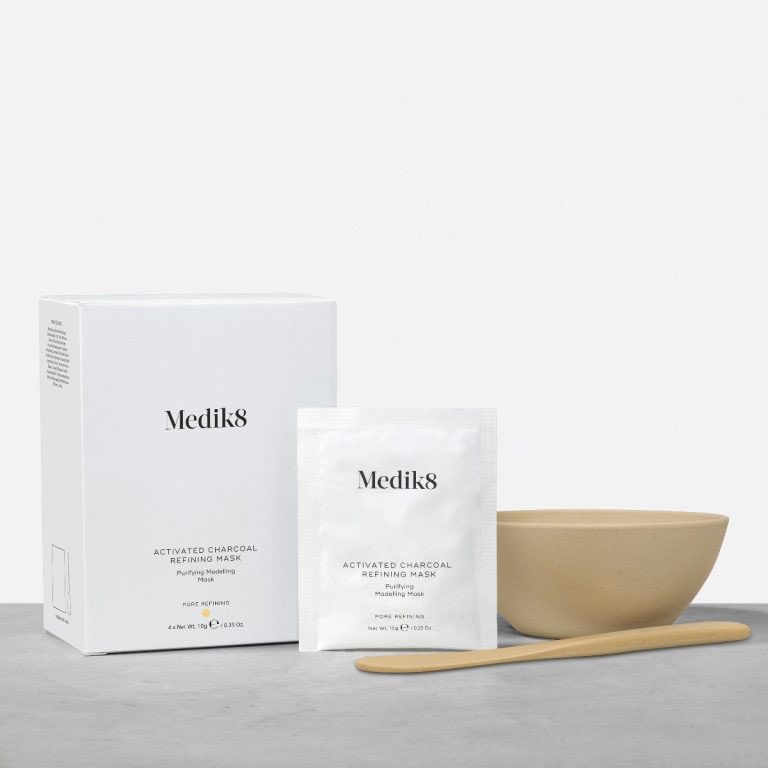 Skinaddict's tweet photo. Achieve the experience and results of a detoxifying #spa treatment in the comfort of your own home.

#Medik8’s Activated Charcoal Refining Mask™ is a lift-off modelling #mask that empowers skin with its unprecedented pore-refining strength.

Buy online: https://t.co/pUN0yXBXMg https://t.co/jAN1nGRMwE