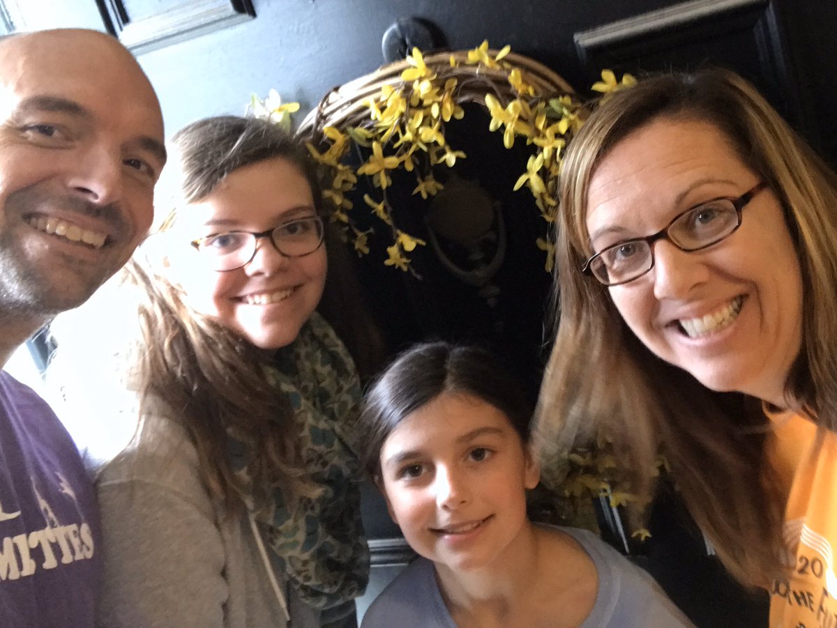 MrsRobinsonCV's tweet photo. #VirtualSpiritCV @HampdenDragons @PrincipalBRob1 @WC_WolfPack @MountainViewMS1  Happy Spring! https://t.co/vsJOVLx880