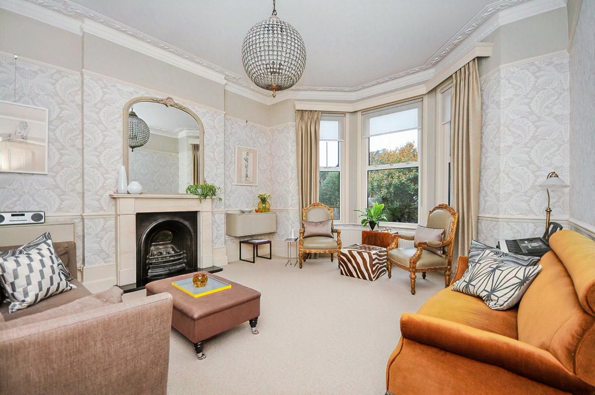 MannProperty's tweet photo. New to the market!
A spacious, five bedroom, semi-detached, family home in #Beckenham bursting with character! Immaculately presented throughout with an impressive kitchen and extended diner opening out onto the garden. Click here for info https://t.co/2jCfn8IwSP https://t.co/ENqKD8TICP
