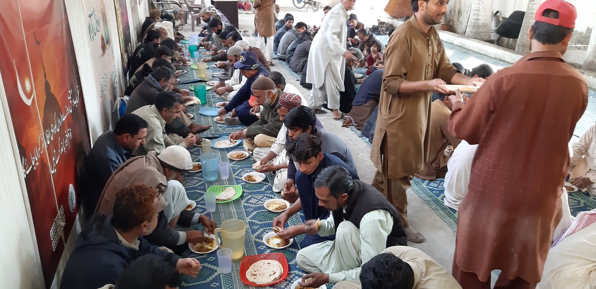 Imranbold's tweet photo. In #Rawalpindi me, dear #UnsungDonors are running a lavish #Lungar for #Poor, Alas it is closed since the 144 imposed in #Punjab to avoid the spread of #CORONA! We appeal to @ImranKhanPTI plz ask @DCRawalpindi to allow us to restore our services! @GOPunjabPK @rubabhussain86 https://t.co/6TikO4IEDO