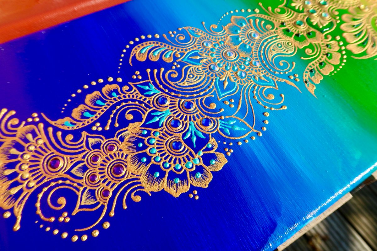 BLUE-DA-BA-DEE 💙

Share a 💙below if you're loving the blue, too!✨💛 #BeyondHenna

Purchase this piece, here: buff.ly/39YoAdA #originalart #chakraart #healingart #meditativeart #hennaart #artforsale #originalartforsale #originalart #artist