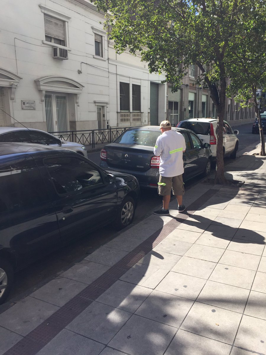 , Distanciamiento  social . Acá tenes un ejemplo claro . Facturen muchachos !!! mientras  la gente verá cómo se las arregla para vivir.! Rosario un ejemplo a no seguir .