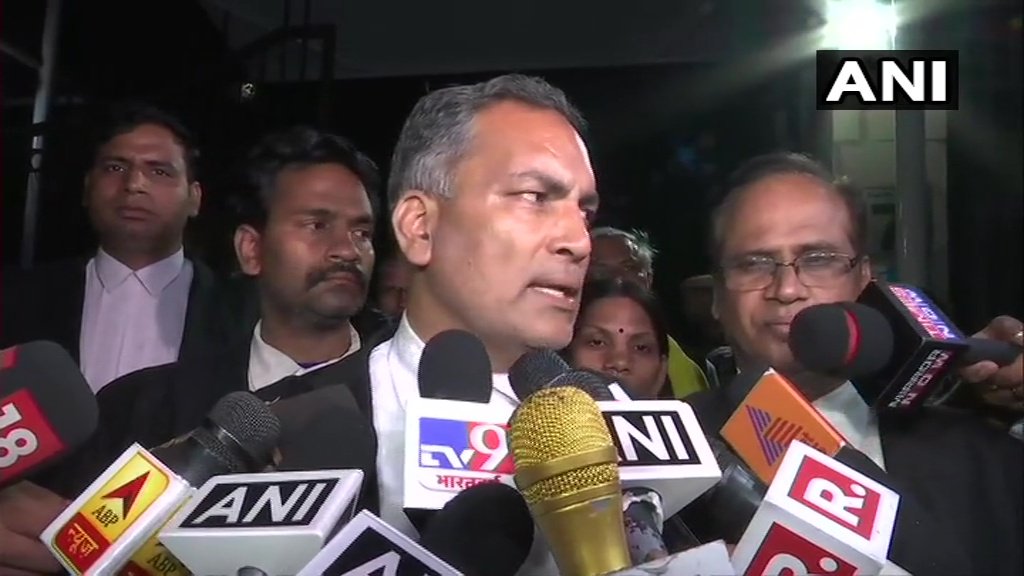 UnPaidTimes's tweet photo. AP Singh, advocate of 2012 Delhi gang-rape convicts: If Court can't put stay on Death punishment of these 4 innocent people, they should hang me too. I can't live without them. https://t.co/1DSJzC23zj
