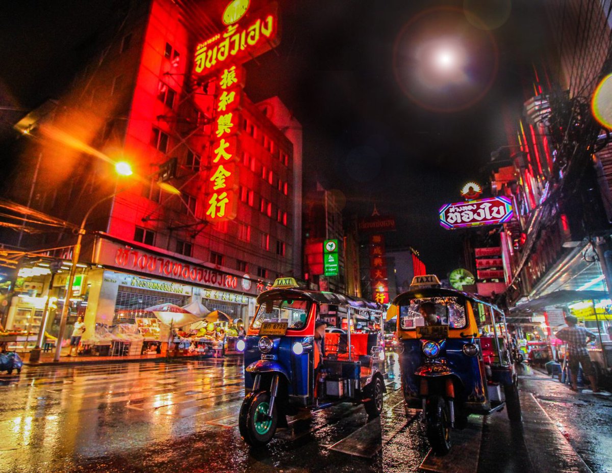 🎞️ MOVIES BASED IN BANGKOK 🎞️

Edu, Local Hero in Bangkok says: "a famous movie set in Bangkok is "The Hangover 2". It also appears at the beginning of "The Beach" with DiCaprio and "The belly of the beast". Also in "All I see is you" and the sequel of Bridget Jones' Diary."