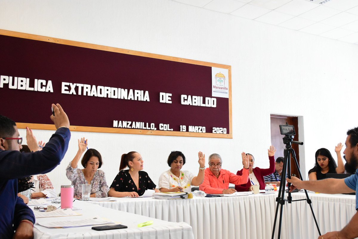 Jueves de Cabildo y seguir trabajando #PorAmorAManzanillo