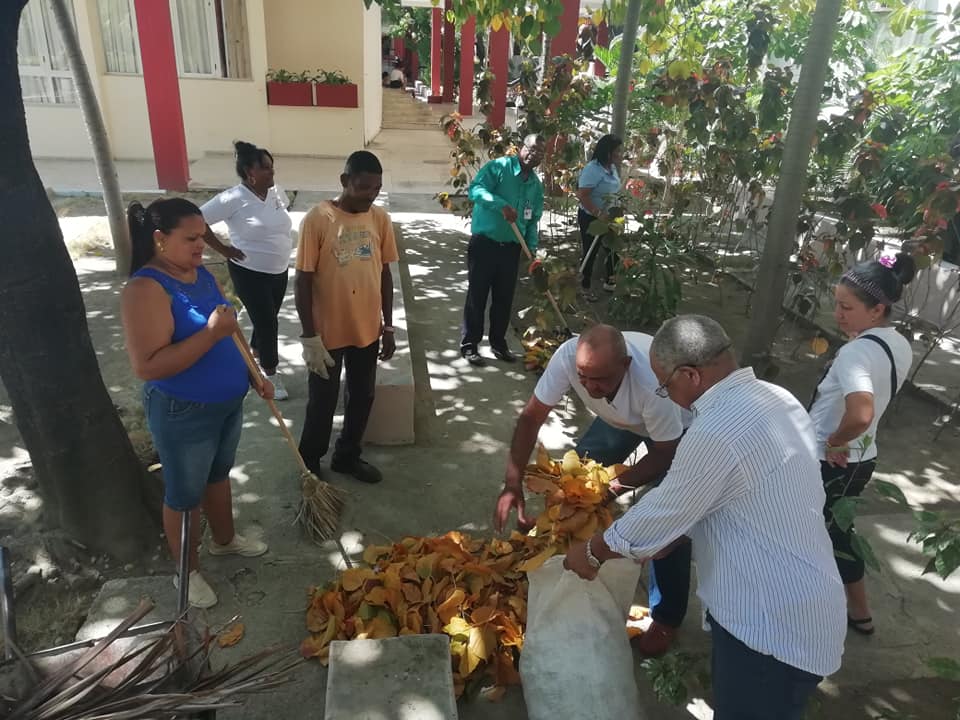 UG_Cuba's tweet image. La @UG_Cuba convocó a un cambio de labor para higienizar locales y áreas verdes, como parte del Plan de Acciones para la prevención y control de la COVID-19 #coronavirus #CubasEsSalud #CubaPorLaSalud @CubaMES @DiazCanelB @DrRobertoMOjeda @MINSAPCuba @marthadelcmv @jsaborido50