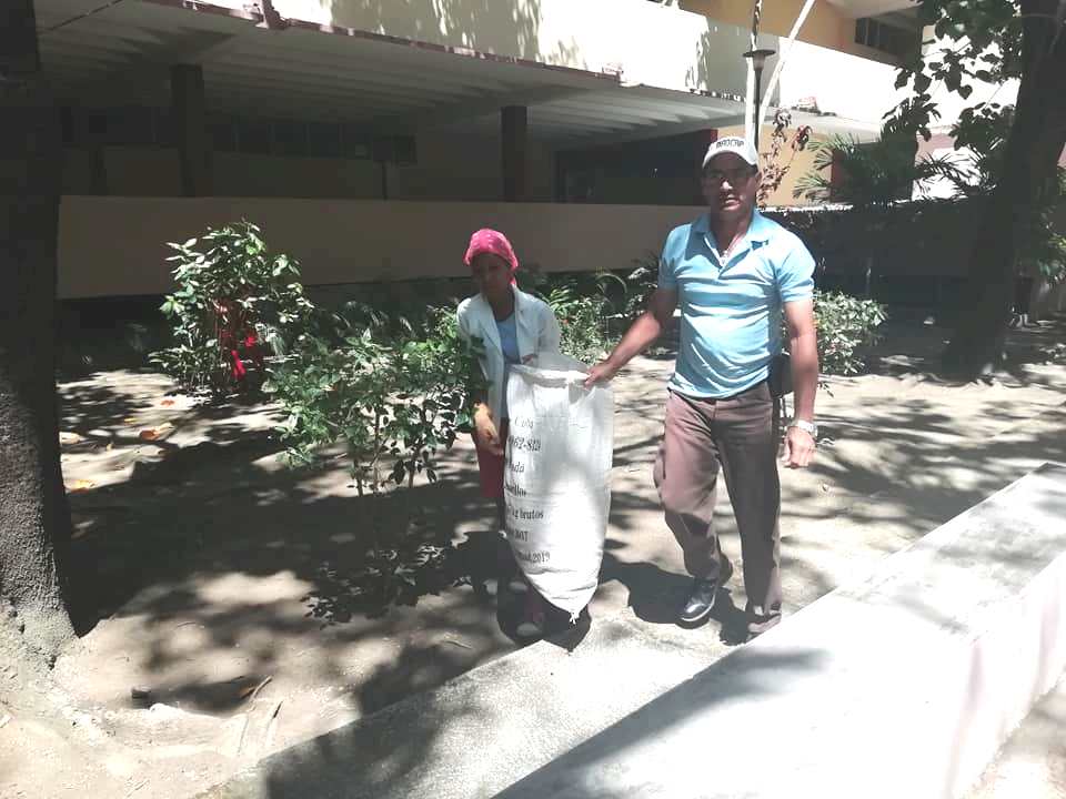 UG_Cuba's tweet image. La @UG_Cuba convocó a un cambio de labor para higienizar locales y áreas verdes, como parte del Plan de Acciones para la prevención y control de la COVID-19 #coronavirus #CubasEsSalud #CubaPorLaSalud @CubaMES @DiazCanelB @DrRobertoMOjeda @MINSAPCuba @marthadelcmv @jsaborido50