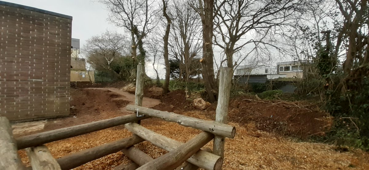 PlymYouthServ's tweet photo. Light gardening @ #southwayyouthcentre at a safe social distance with Harry @GreenLeaf300 thanks to #POPplymouth #StreettoScale #YGSLandscapes #Beaverteethservices #KPTTimber #fliplinetreesolutions. #covid19UK #creativelandscaping #gardening #SocialDistancing ππΏπ https://t.co/X4KkpVK2X3