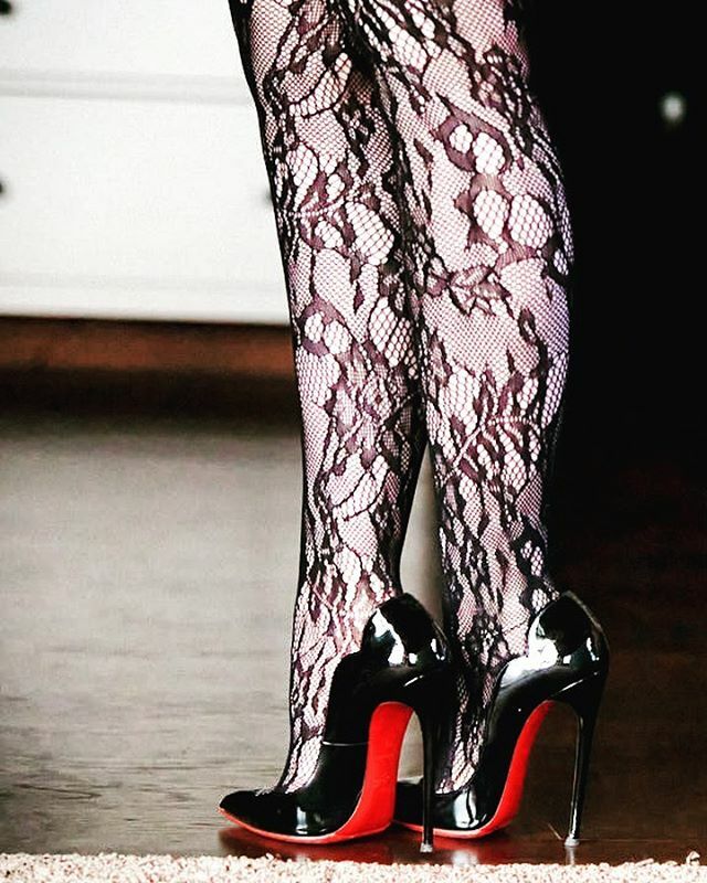 HighHeelEng's tweet photo. Strength #louboutin #christianlouboutin #louboutinworld #highheels #hotchick #redbottoms #natori #heels #130mm #lace #pantyhose #lacetights #fishnets #extremeheels #patentleather https://t.co/UDycqjDYQI https://t.co/CDlK6dZwUl