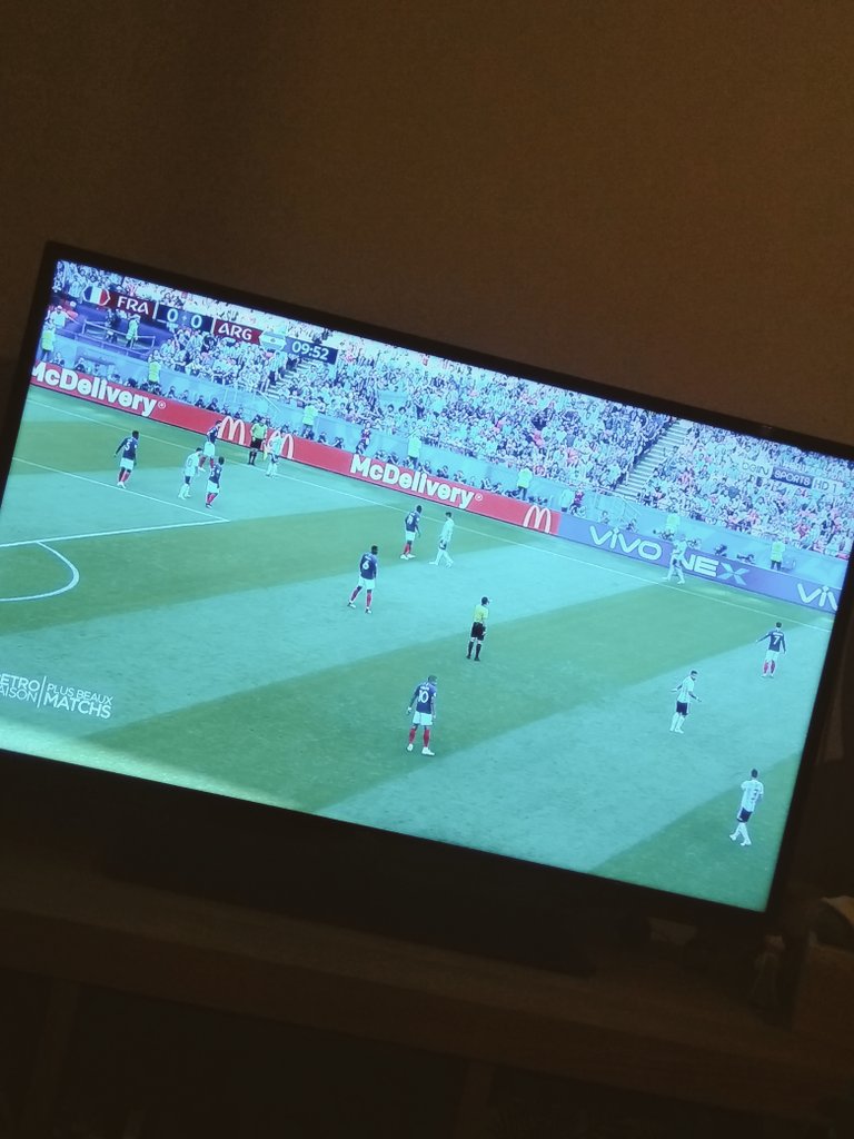 ClemenceDanelle's tweet photo. C'est re partie pour ce merveilleux match de @equipedefrance contre l'Argentine sur @beinsports_FR 
Merciiiiiiiiii de nous faire revivre cette joie de la coupe du monde ! Que du bonheur 
#Foot #JeResteChezMoi #FiersdetreBleus #bein #equipedefrance https://t.co/Re7MDoZNe3