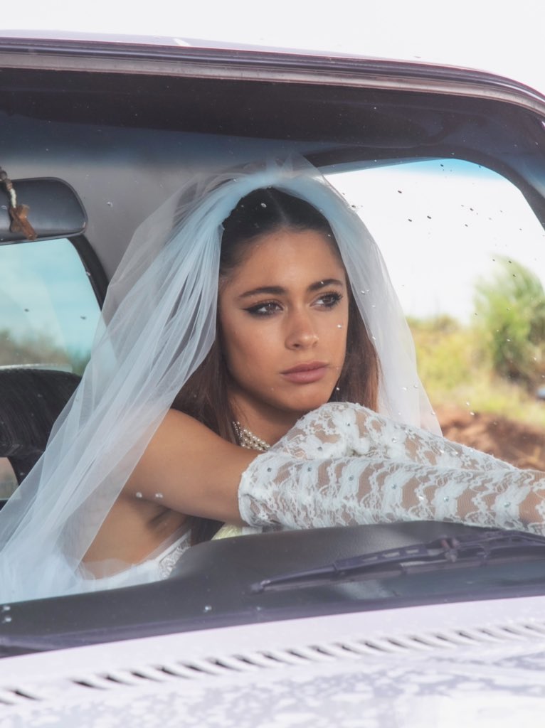 TiniStoessel's tweet photo. 25 de marzo!!!!!!! #YaNoMeLlames y olvida mi nombre....💔💔👰🏻👰🏻👰🏻👰🏻 @OvyOnTheDrums https://t.co/Lcc0p04D2F