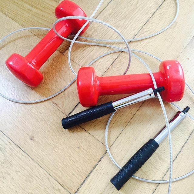 annikadebuhr's tweet photo. Nun melde ich mich auch mal wieder zu Wort - mit einer für mich guten Nachricht: Ich habe das #Springseil wiedergefunden, der #Fitness zu Hause steht also nichts mehr im Wege. Und mehr noch ist positiv: Ich hatte heute ein sehr freundliches Gespräch mit … https://t.co/gRVYr6kiT4 https://t.co/xZIUpp90YZ