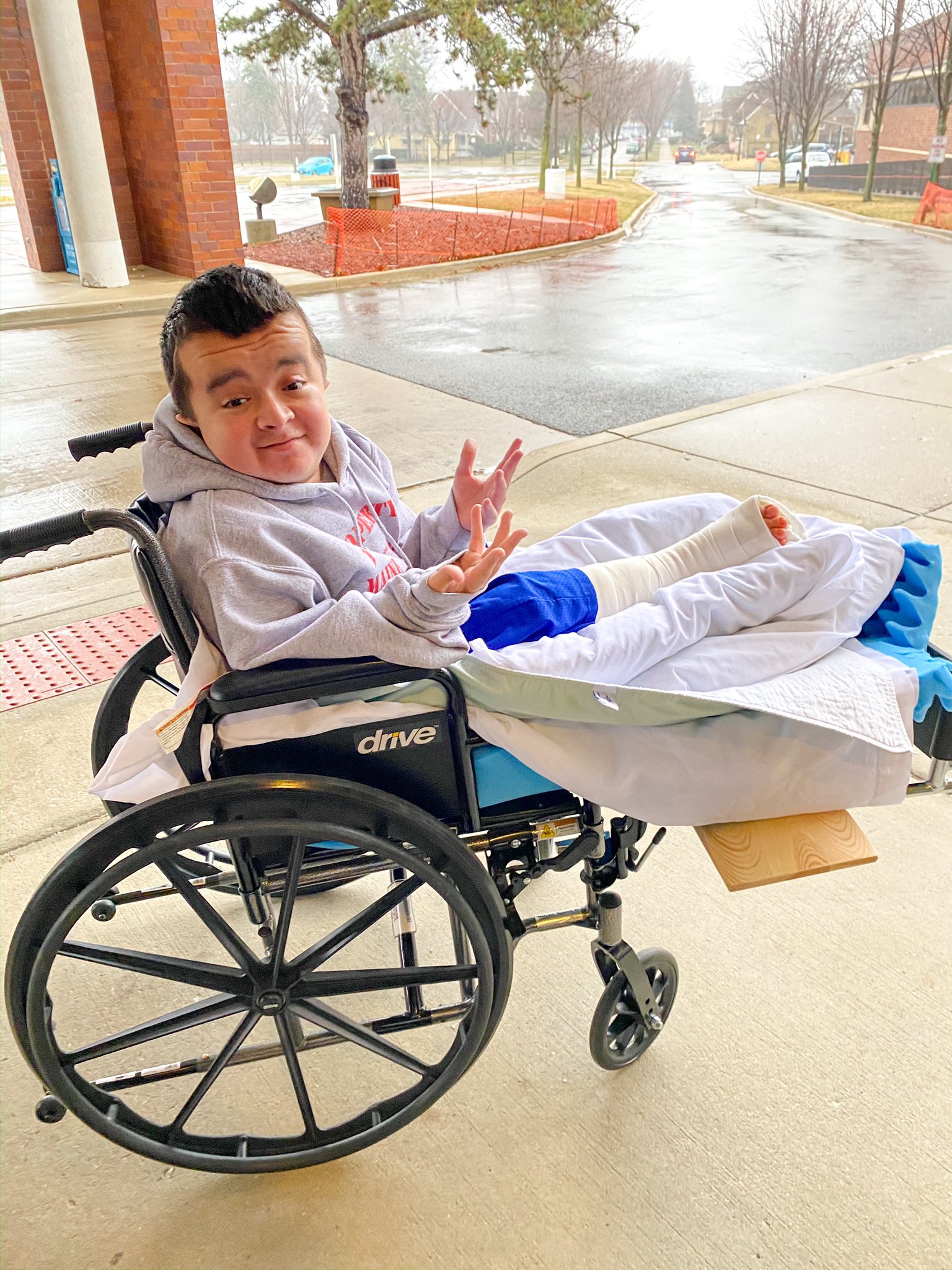 Alec Cabacungan On Twitter Broke My Leg Not My Spirit Thanks For All The Support Https T Co Hovgsoofnl Twitter