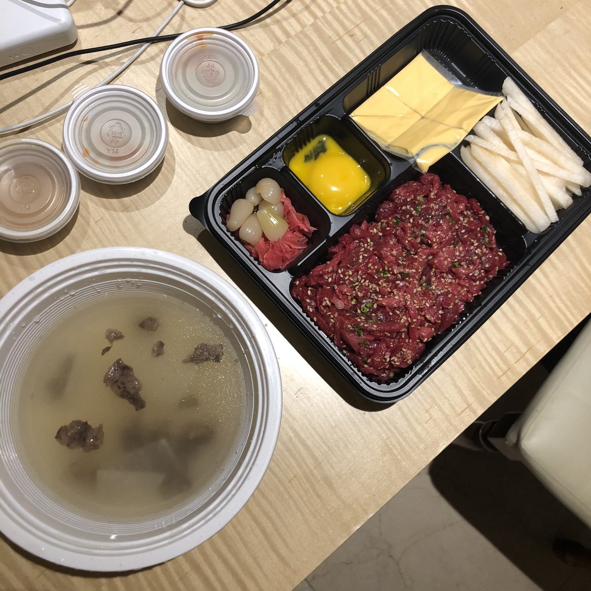 N_ooo_W's tweet photo. 美味しいものを食べたい
特にユッケとチキン食べたい

#私が渡韓したい��率な理由 https://t.co/ZoWoh2aWd9
