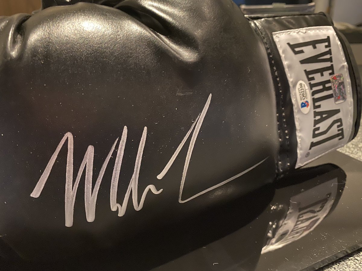 CARLOSLGUERRERO's tweet photo. Esta y otras joyas como este guante firmado por Tyson, puedes encontrarlas en Legado del Deporte.
¡Chécalas!
https://t.co/tJFGB4TN0K https://t.co/bvbNvT9pOc