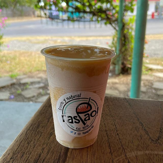 Raspao16's tweet photo. Sigue nuestra PROMO , Duros con LECHE CONDE 0,75 hasta agotar congelador 😋 https://t.co/ILn3HwzsqA