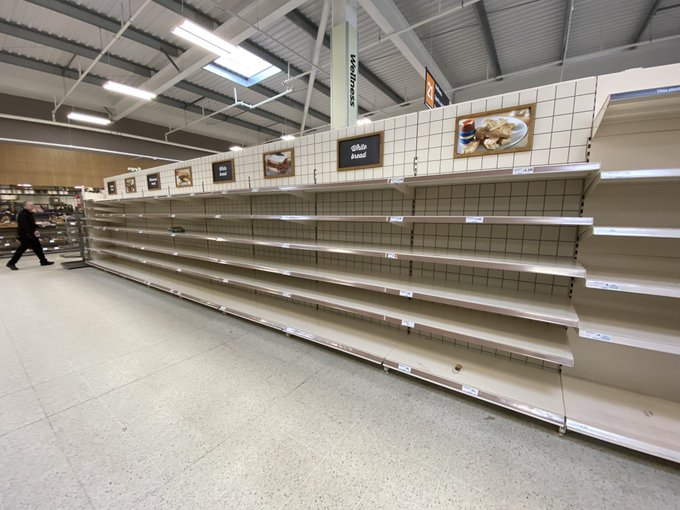 2 pic. ⚠️PUBLIC SERVICE ANNOUNCEMENT⚠️ 

The shelves are empty because everyone is panic buying! Think