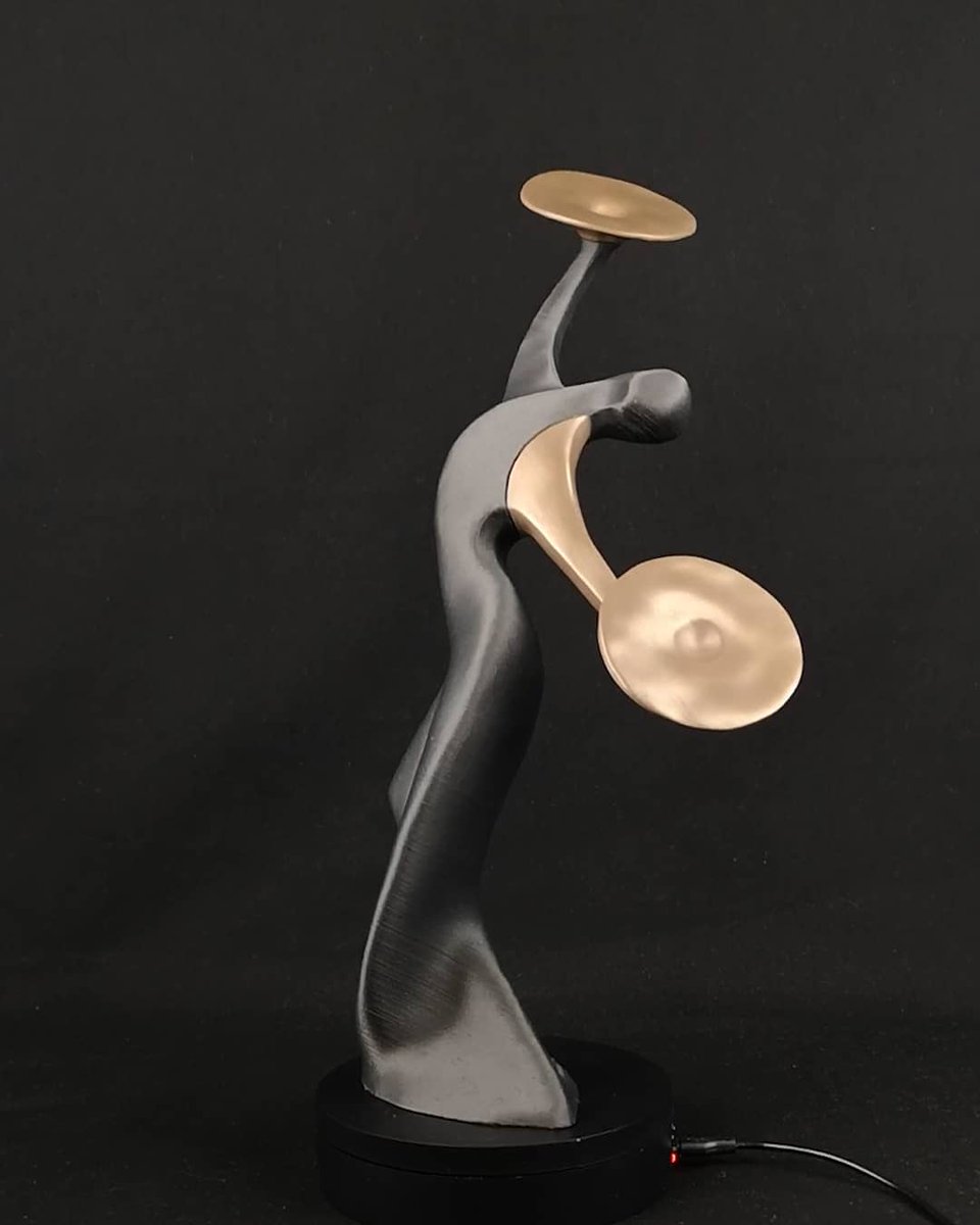 EllyettWee's tweet photo. After many weeks of work and experimenting I finally finished the cymbalist in carbon and bronze 😳

#bronzesculptures #cymbalist #colorfabb#greentec #bronzefill https://t.co/9VXFTcjFoJ