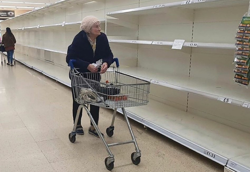 MuskaanJaved1's tweet photo. Genuinely breaking my heart.... #elderly #Convid19uk #coronavirus #bekind #beconsiderate why are people going so out of their minds ! 💔 https://t.co/7sHhWUFK1N