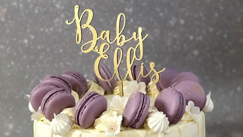 ETCHEDstudio's tweet photo. Brushed gold and purple 💫
Simply perfection from @clairesmacarons

Just perfect for that baby shower #macarons #frenchmacarons #cake #instacake #cakesofinstagram #baby #babyshower #babyshowercake #liverpoolcakes #macaroncakes #etchedstudio #lasercut https://t.co/vSYIcTZYe6
