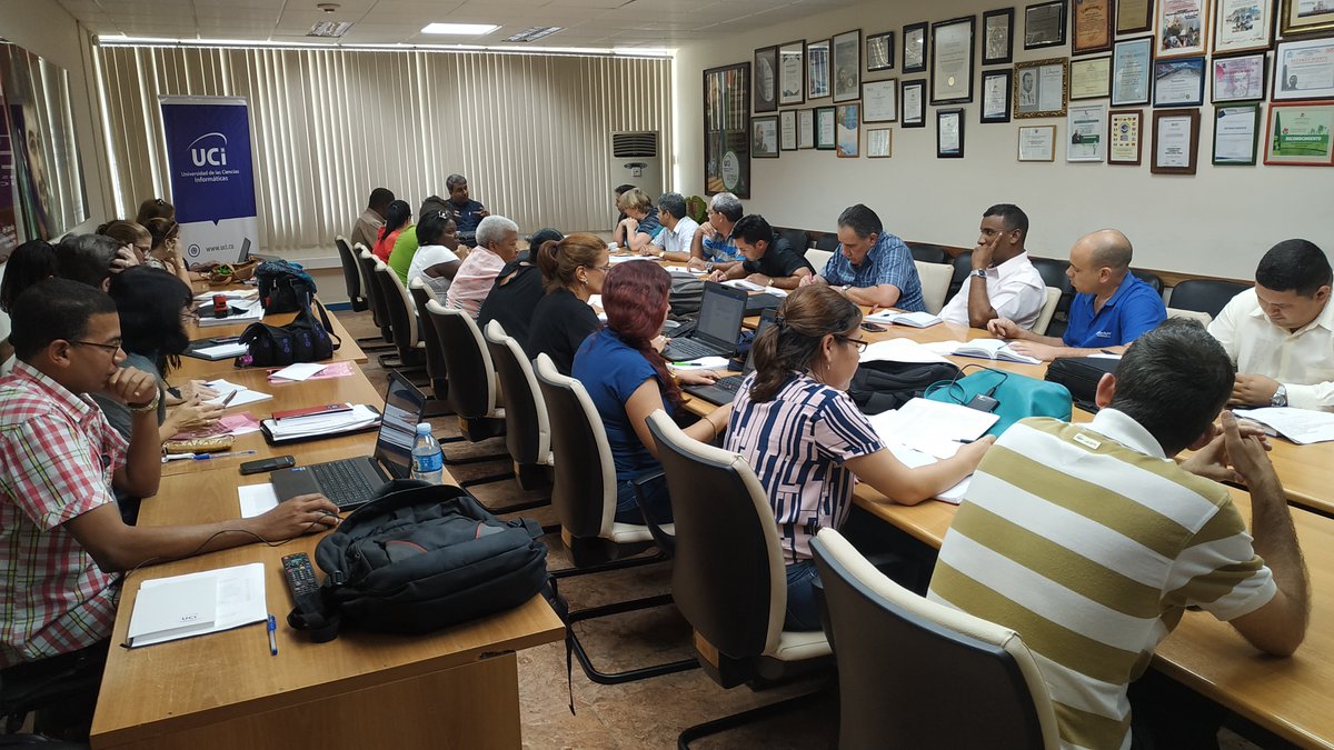 El Consejo de Dirección encabezado por nuestro rector @WalterBG_uci como parte del sistema de trabajo diario para la #COVIDー19 revisa la implementación del plan de acciones previstas para el enfrentamiento al nuevo coronavirus. #CubaPorLaSalud <a href="/CubaMES/">MES</a> <a href="/MINSAPCuba/">Ministerio de Salud Pública de Cuba</a> <a href="/DiazCanelB/">Miguel Díaz-Canel Bermúdez</a>