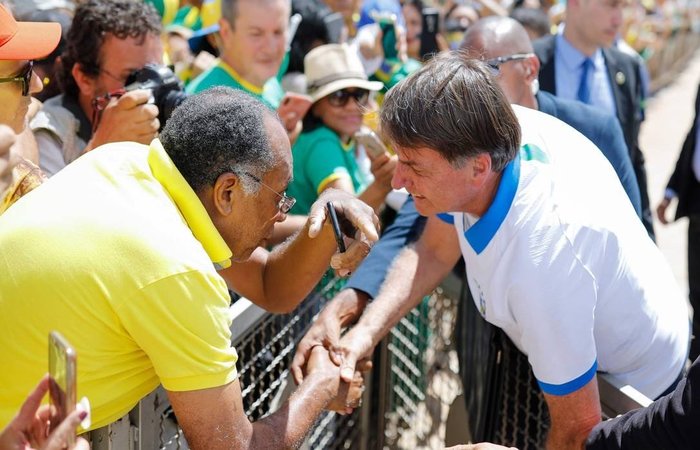 DiarioPE's tweet image. Quatro seguranças de Bolsonaro testam positivo para coronavírus após viagem aos EUA bit.ly/3a5Oa0a