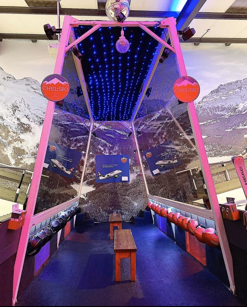 I told myself I'm going to try things outside my comfort zone this year, so I tried indoor skiing for the first time! It was so much fun but also so sooo hard, I'm pretty sure I'll be useless at real skiing 