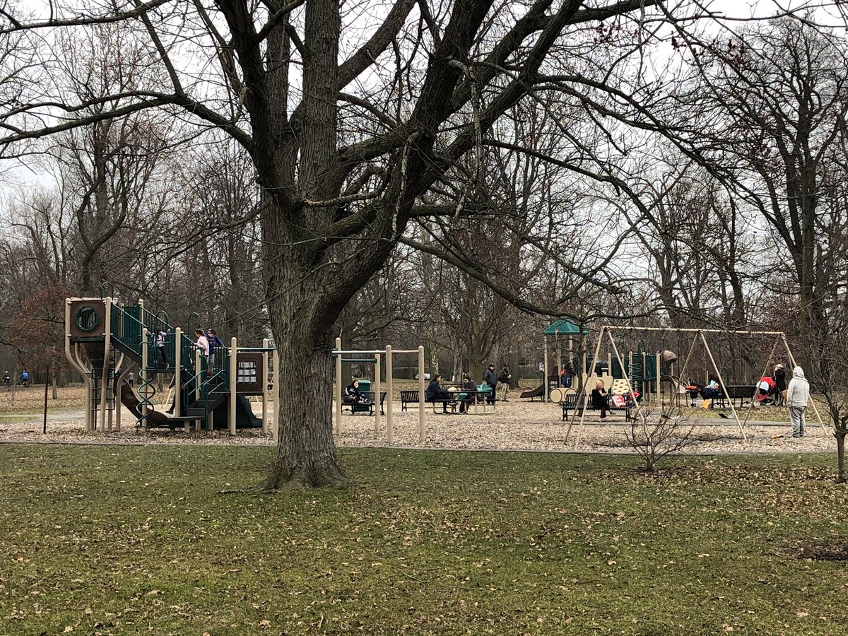 CaseyMilbrand's tweet photo. @markpoloncarz @MayorByronBrown @bfloparks @JoelFeroleto why aren’t these playground closed? Hundreds of children playing on playgrounds is not good! Please close the playgrounds like other cities have and put up signage! https://t.co/fyL44vu5fQ