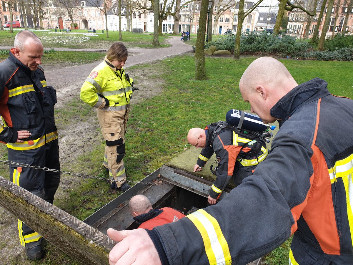 Vanmiddag kreeg ik een melding van een OMS-alarm op het martini kerkhof. Na een tijdje zoeken heeft de brandweer niks gevonden en bleek het loos alarm te zijn.